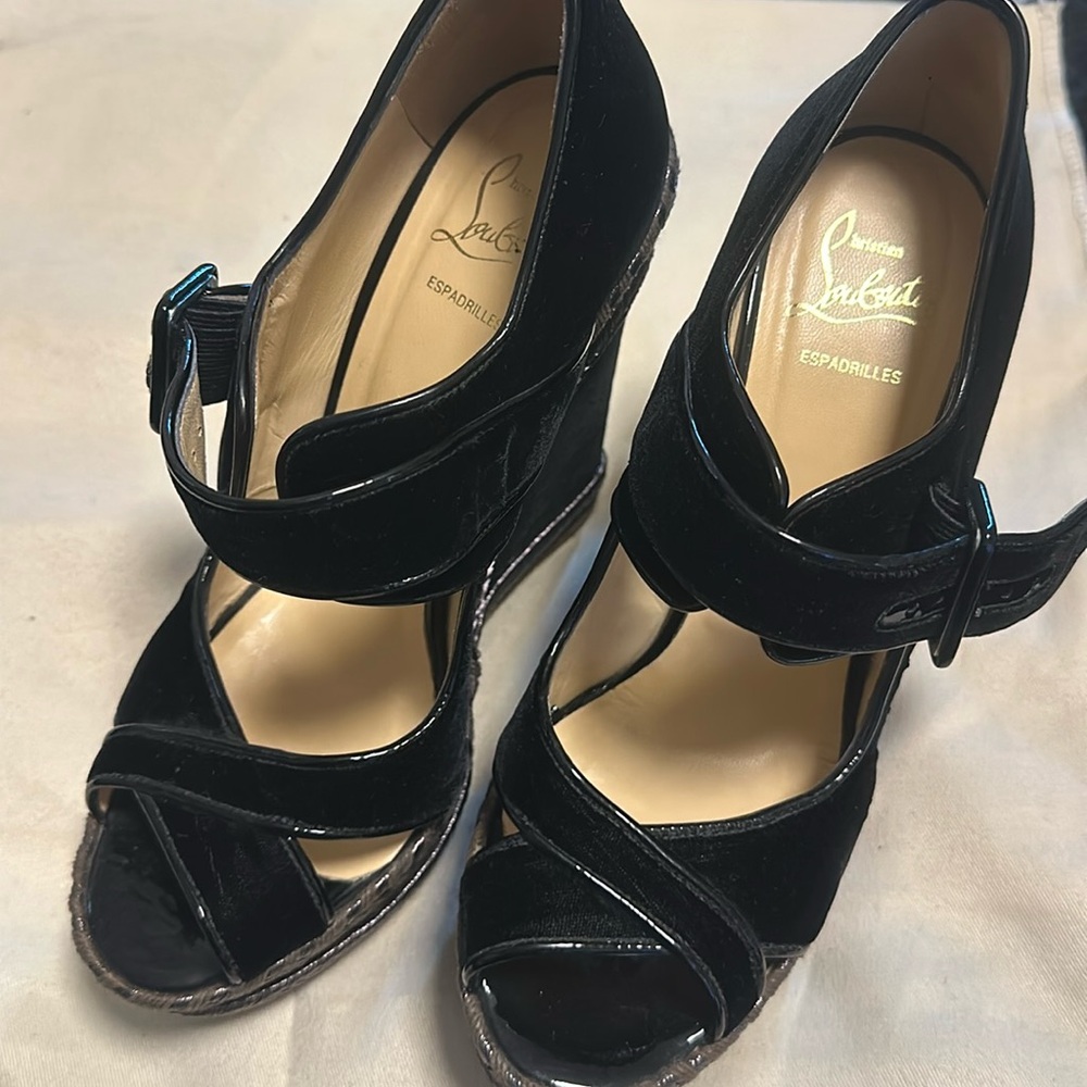 Christian louboutin studded velvet wedges 39